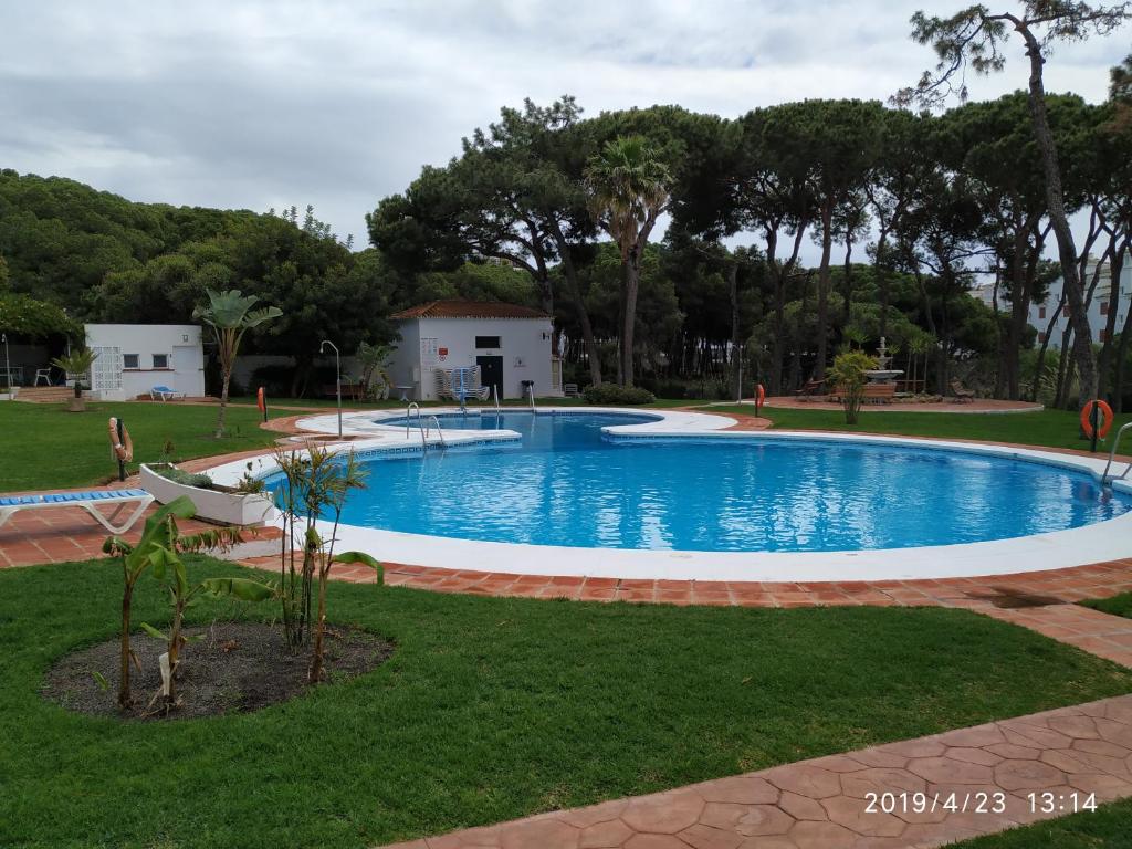 Bazén v ubytovaní Apartamento en urbanización Algaida en primera línea de playa alebo v jeho blízkosti