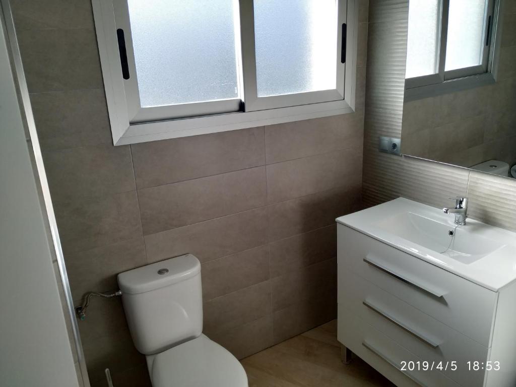 Kúpeľňa v ubytovaní Apartamento en urbanización Algaida en primera línea de playa
