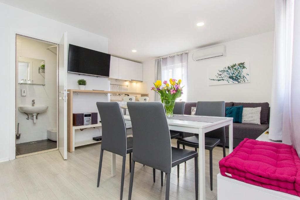 TV a/nebo společenská místnost v ubytování Apartment Betina Inn