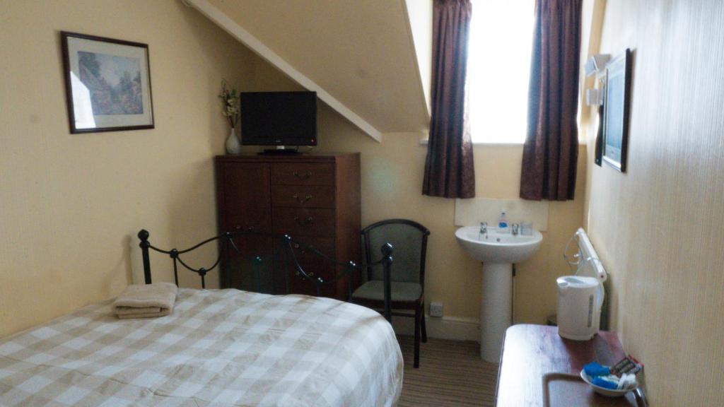 Postel nebo postele na pokoji v ubytování Chandos Premier Folkestone (Channel Tunnel) Hotel