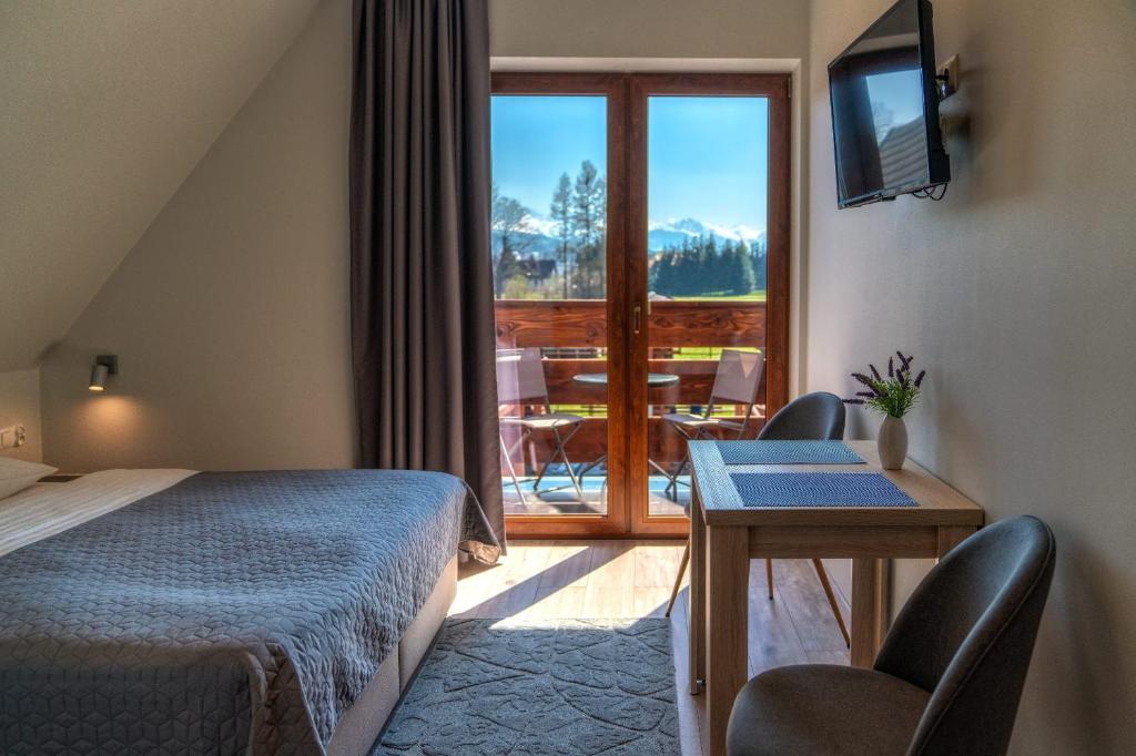 Posteľ alebo postele v izbe v ubytovaní PRZY TERMACH - pokoje, apartamenty, domki