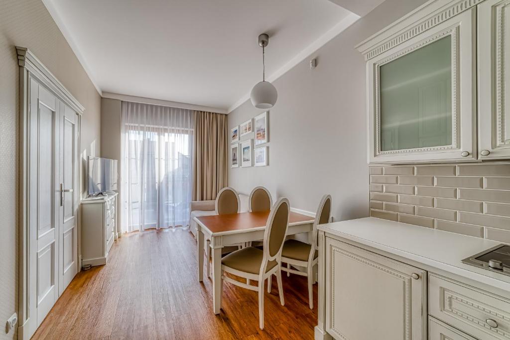 Kuchyň nebo kuchyňský kout v ubytování Perla Mare Apartamenty