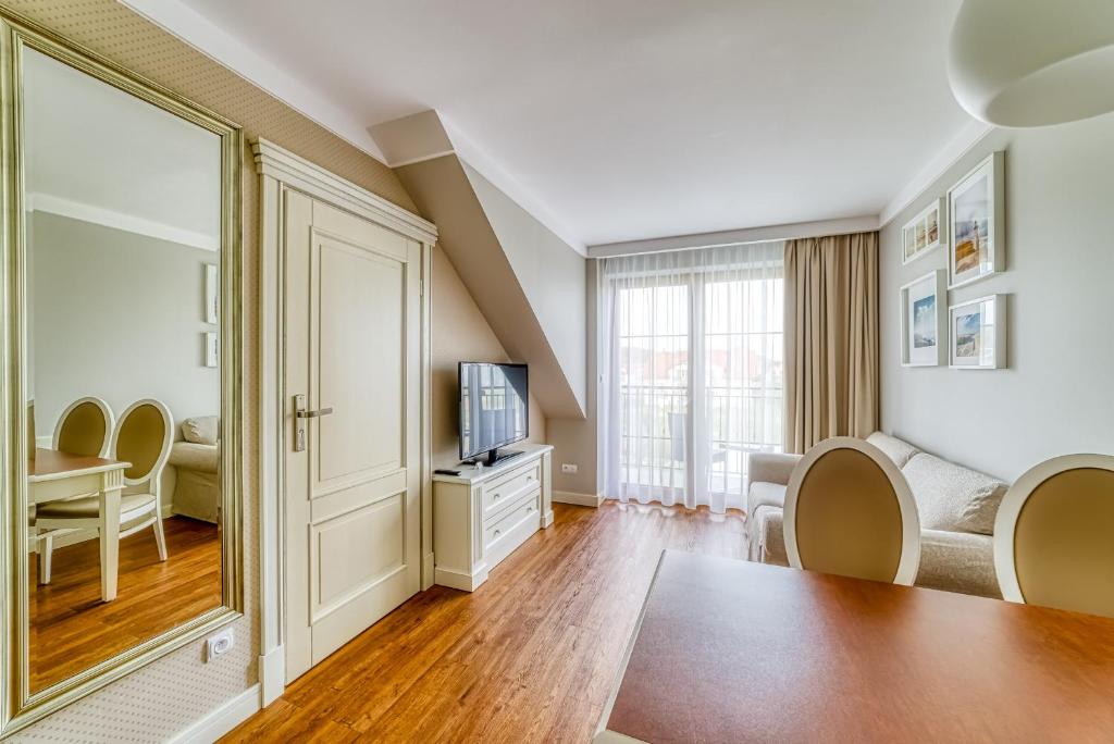 TV a/nebo společenská místnost v ubytování Perla Mare Apartamenty