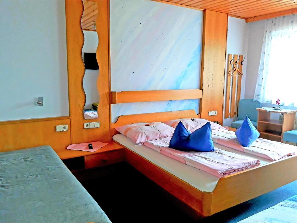 Postel nebo postele na pokoji v ubytování Pension Mühlenheim
