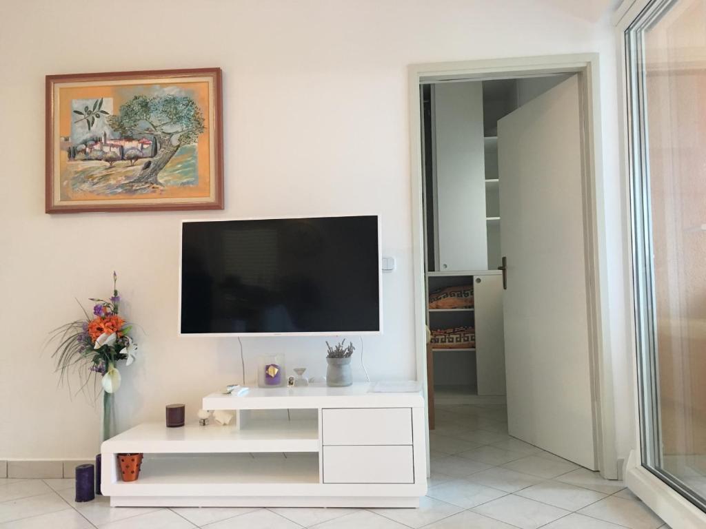 Fotografie z fotogalerie ubytování Exclusive Apartment Croatia Sun and Sea View - Garden and Free Parking - Zrce v Novalji