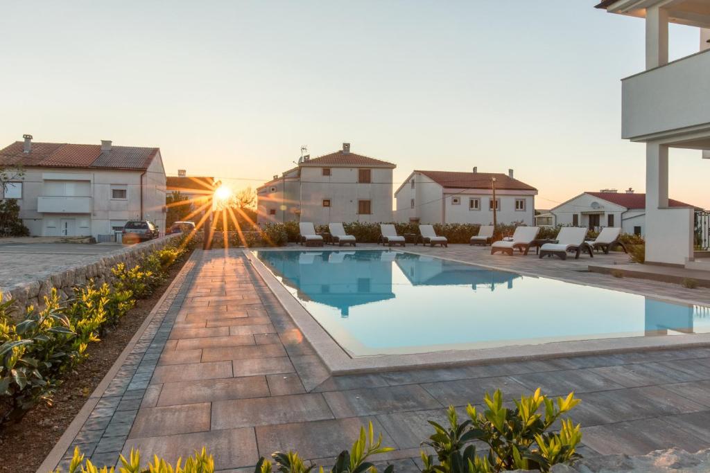 Bazén v ubytování B&B Villa Maris nebo v jeho okolí