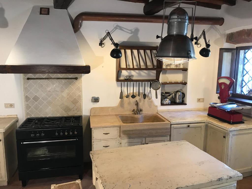 Kuchyňa alebo kuchynka v ubytovaní Casa Colle Petroso