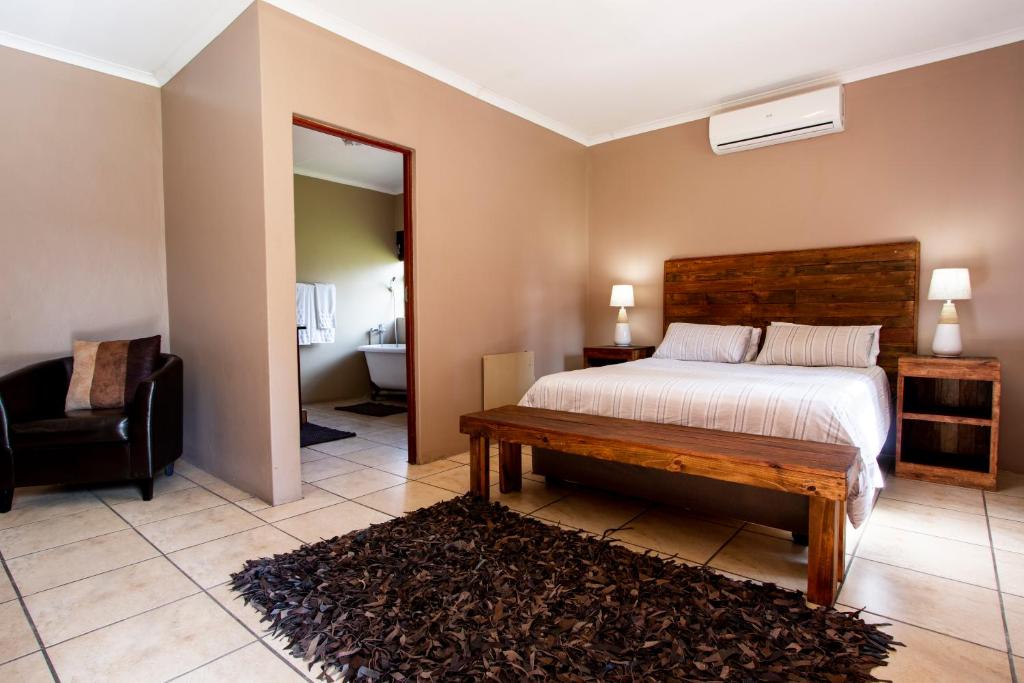 Letto o letti in una camera di Tambati Overnight and Conference Center