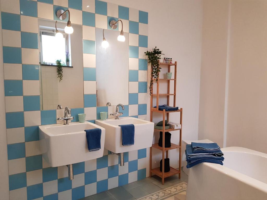 Koupelna v ubytování Het Pakhuis Schiedam