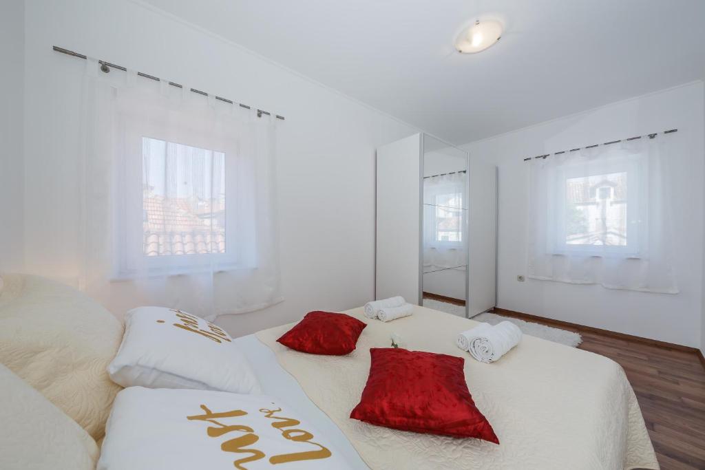 Posteľ alebo postele v izbe v ubytovaní Central Apartment Castle Cippico