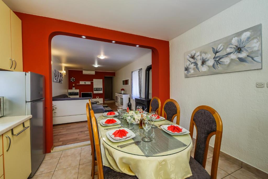 Kuchyňa alebo kuchynka v ubytovaní Central Apartment Castle Cippico