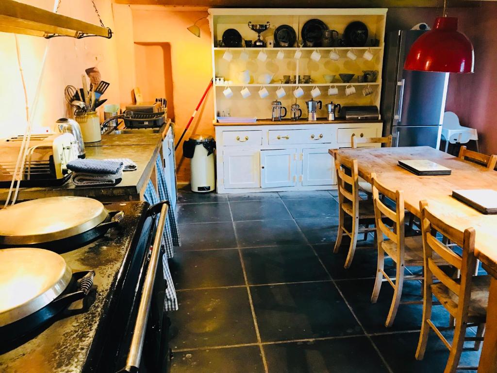 Virtuvė arba virtuvėlė apgyvendinimo įstaigoje The Barn, Higher Boden, Manaccan, Helston, Cornwall