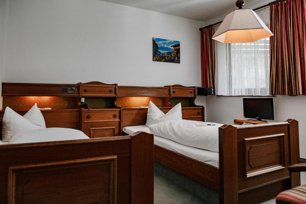 Hotel Vier Jahreszeiten - Standard Double Or Twin Room