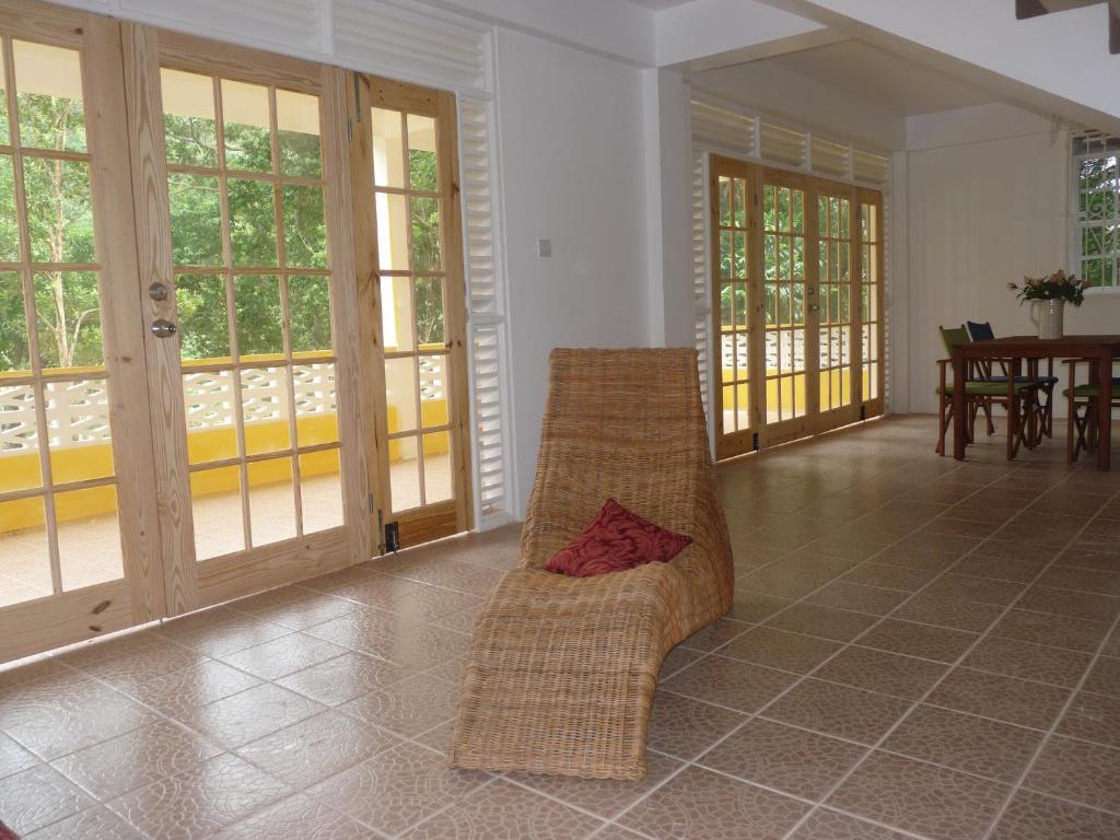 Posezení v ubytování Mango Garden Cottages