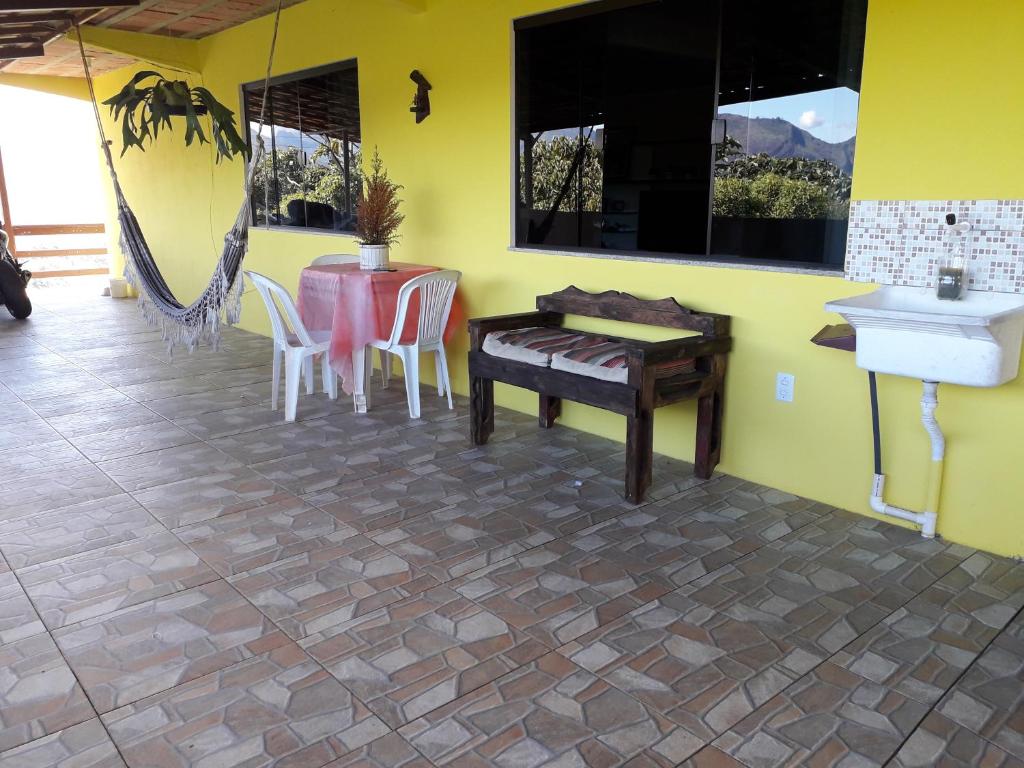  Casa ampla com vista para as montanhas