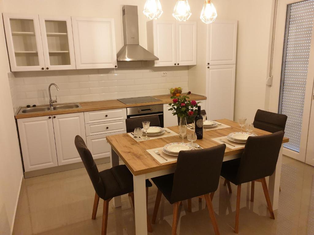 Kuchyň nebo kuchyňský kout v ubytování Apartment Kristina
