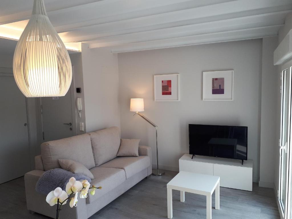 reservar en APARTAMENTOS TURISTICOS - PAPEL ARMADO - Calle Caldereros 33