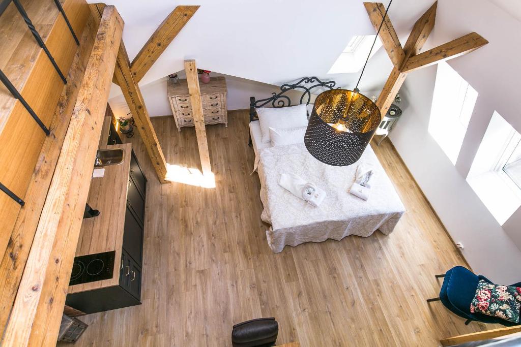 The Old Town Square & Parizska Apartments