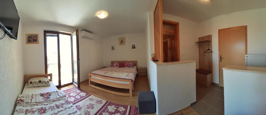 Apartmani S.KILAĆI - Apartment With Balcony