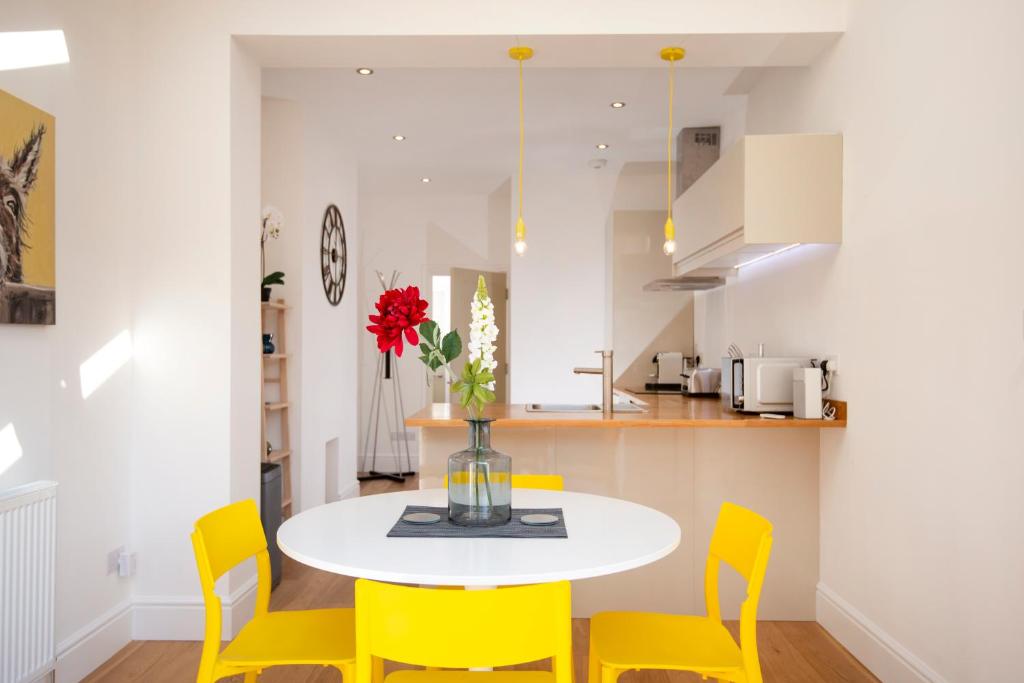 Canterbury Hollow, Bottom Flat