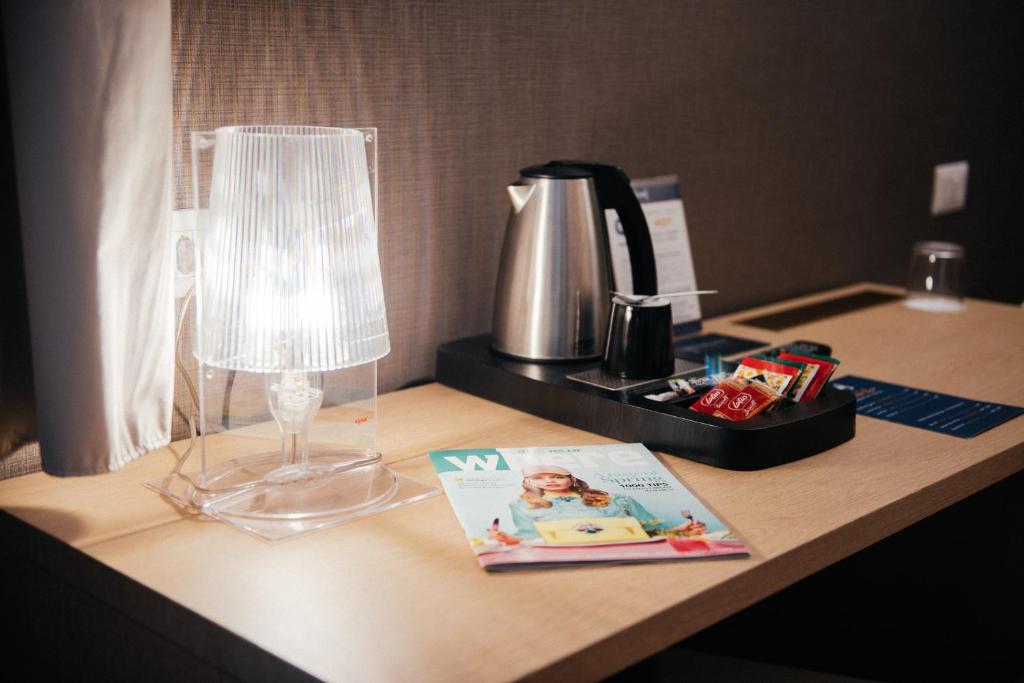 Příslušenství pro přípravu čaje a kávy v ubytování Hotel Oro Blu