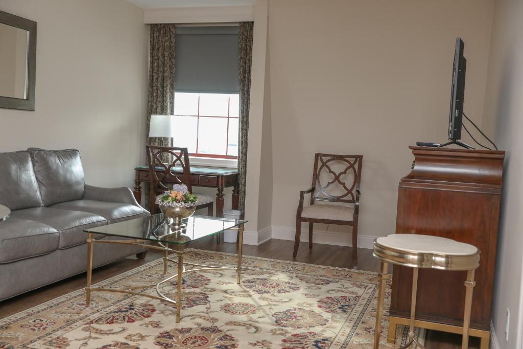 Norwalk Inn & Conference Center - 