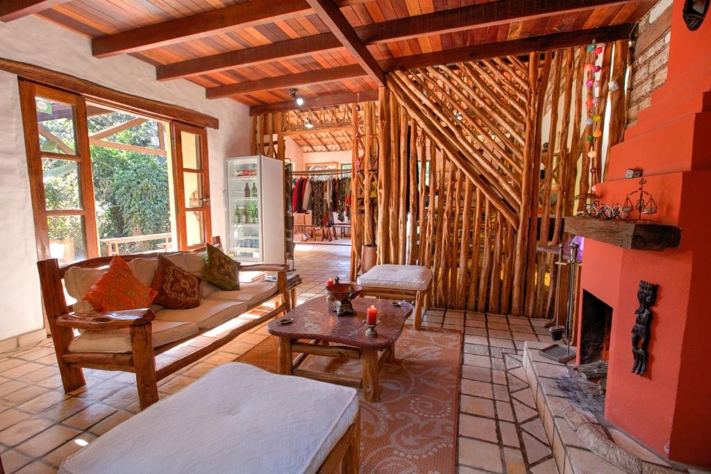 a living room with a couch and a fireplace at Pousada e Hostel Pé no Mato in Vale do Capao