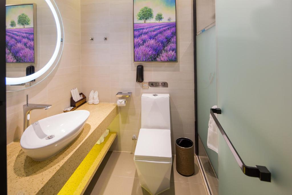 Koupelna v ubytování Lavande Hotel Nanhai Sports Center Shishan Town