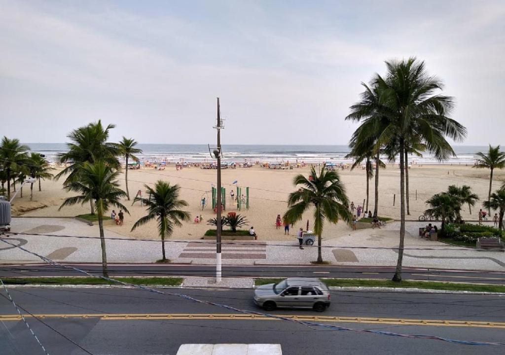  Apartamento amplo com vista para o mar na Praia Grande