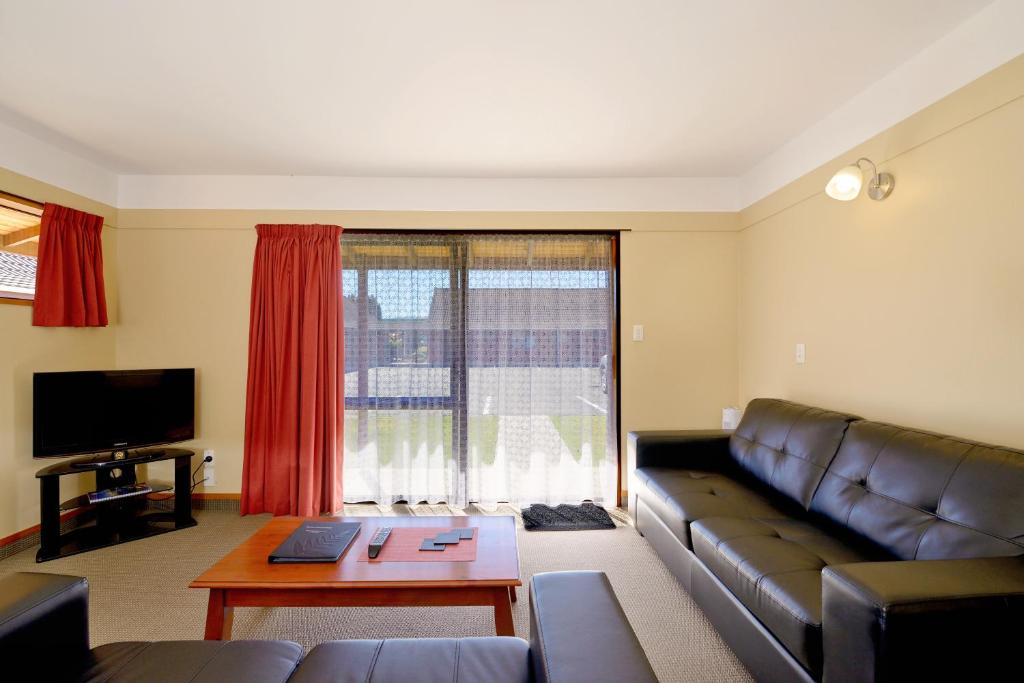 TV a/nebo společenská místnost v ubytování Mosgiel Regency Motel