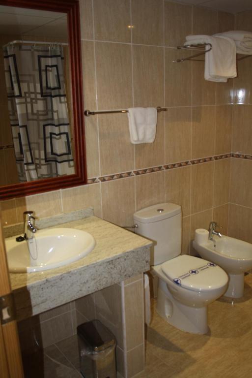 Koupelna v ubytování Hotel Mar de Aragón