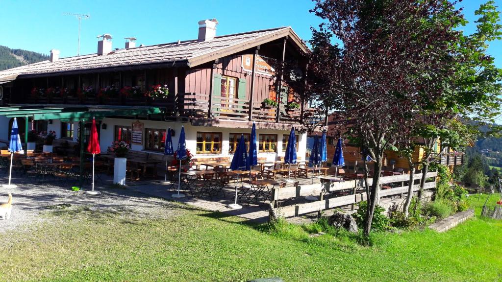 Budova, kde se penzion – hostinec nachází