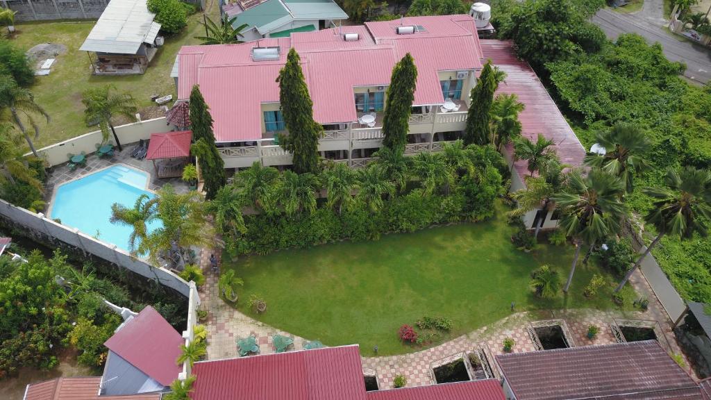Bazén v ubytování Coco D'or Hotel Seychelles nebo v jeho okolí