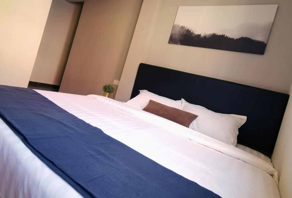 Postel nebo postele na pokoji v ubytování The Core Hotel