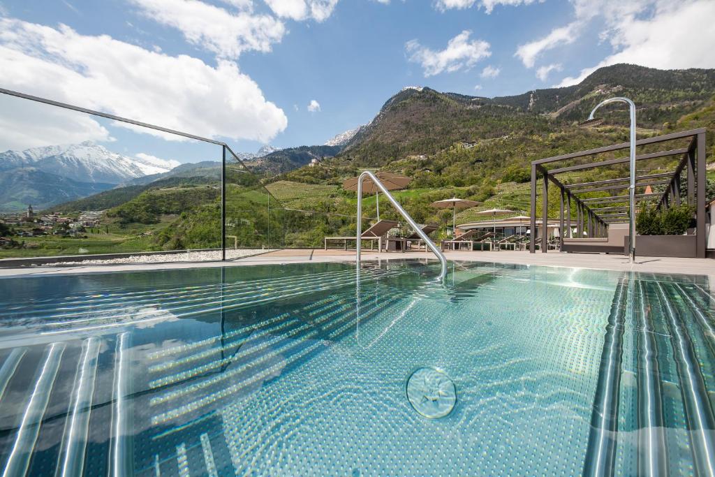 Nespecifikovaný výhled na hory nebo výhled na hory při pohledu z hotelu