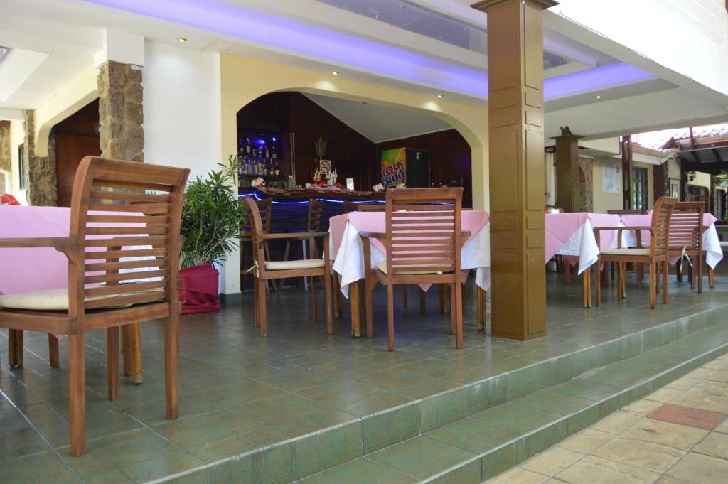 Restaurace v ubytování Coco D'or Hotel Seychelles