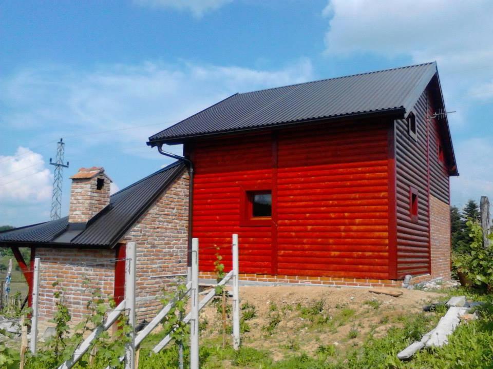 a red barn with a black roof at Epicentar, house for rent, sobe - Ivanec in Ivanec