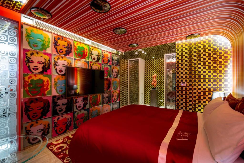 Postel nebo postele na pokoji v ubytování AURORA MOTEL