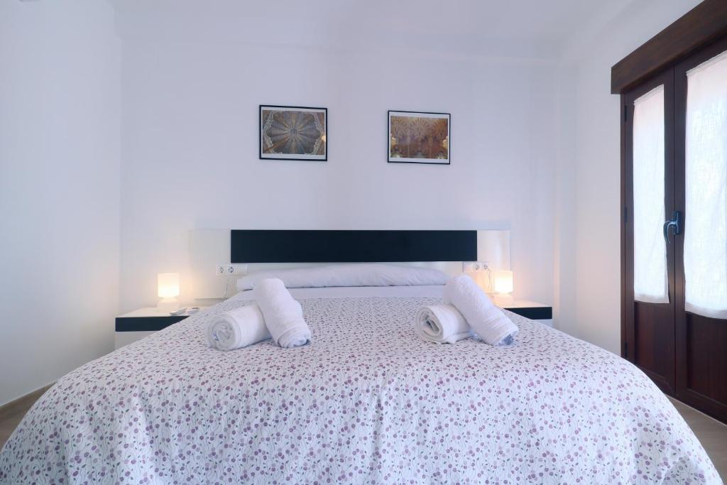19 Calle Buen Pastor - Three-Bedroom Apartment