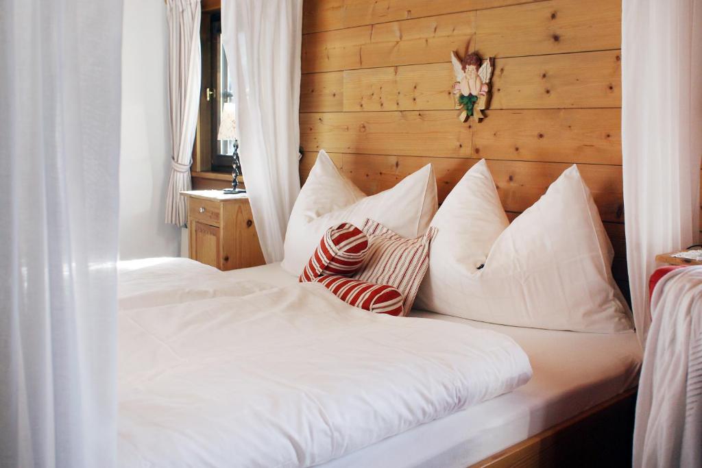 Posteľ alebo postele v izbe v ubytovaní Hotel Fahrnberger
