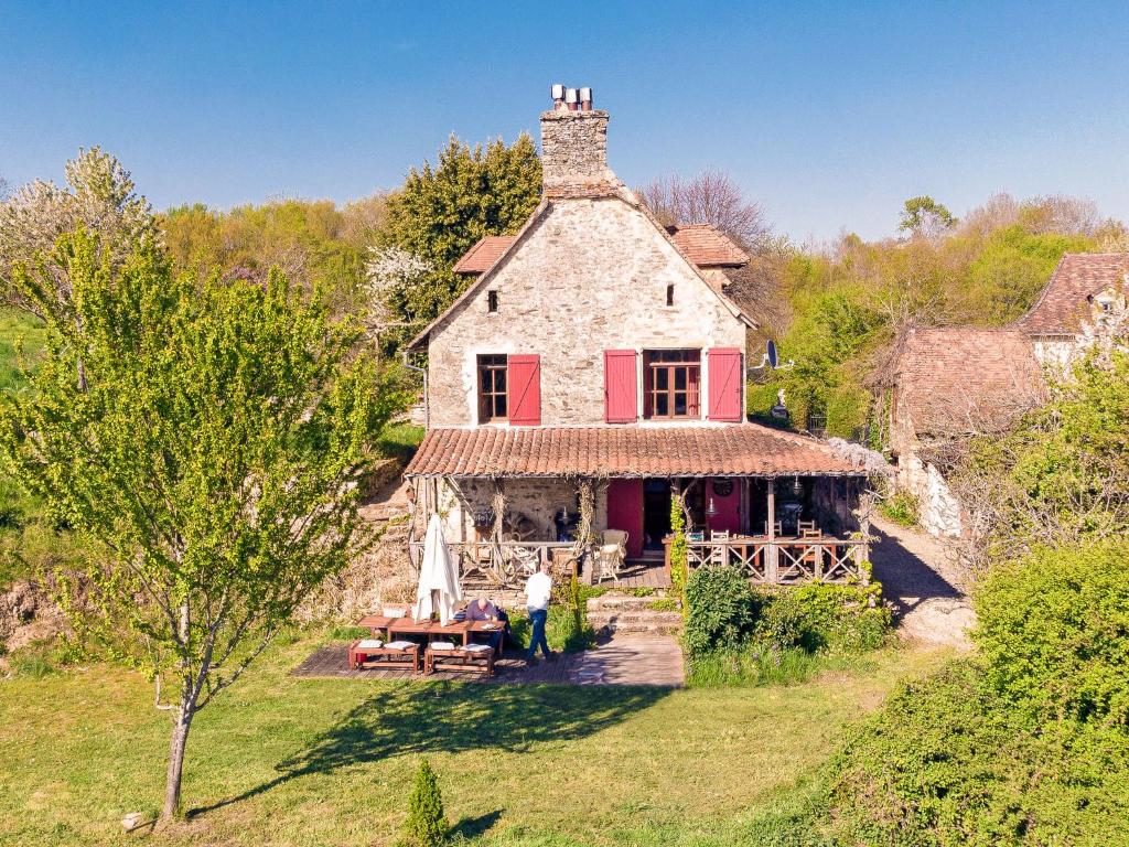 an old house with a table in front of it at Dreamy Holiday Home in Clermont d Excideuil with Fireplace in Saint-Médard-dʼExcideuil