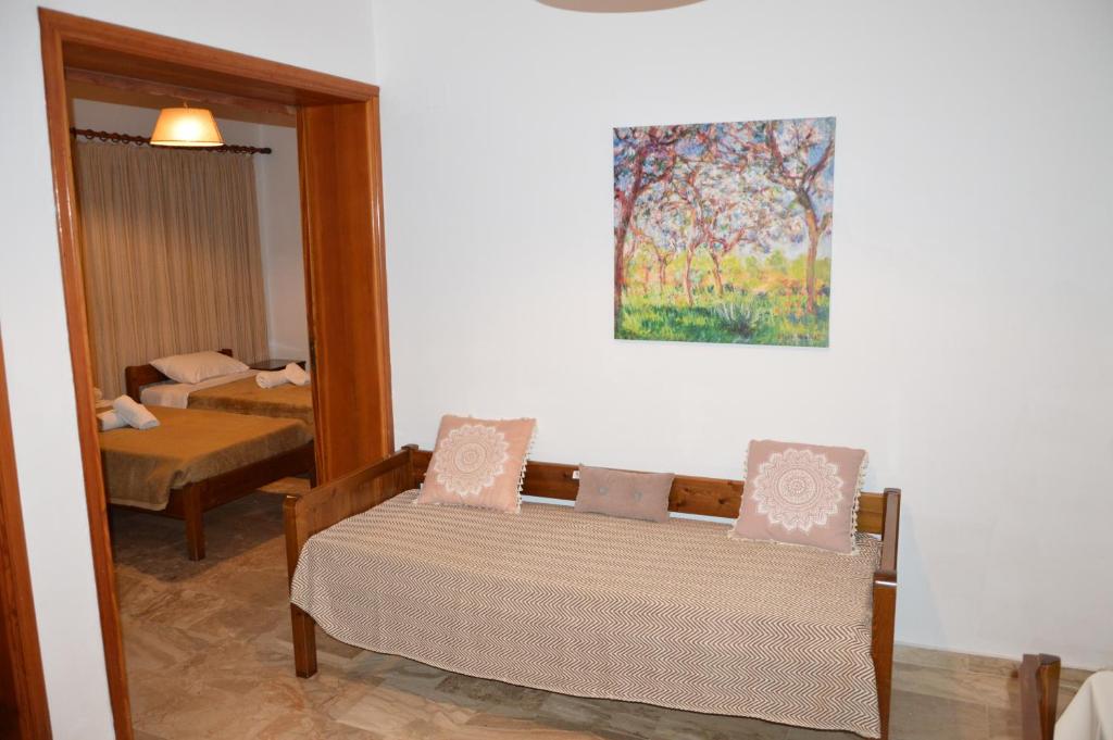 Postel nebo postele na pokoji v ubytování Maria Parameriti Apartments