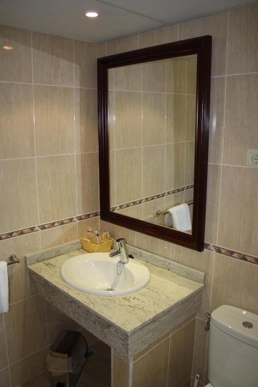 Koupelna v ubytování Hotel Mar de Aragón