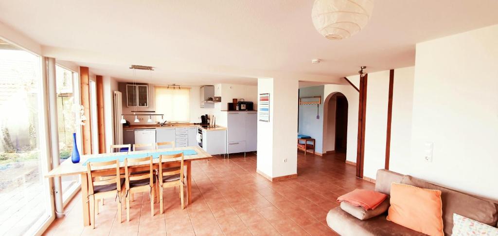 a kitchen and living room with a table and chairs at Bocasa Bodman in Bodman-Ludwigshafen