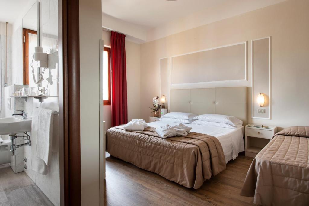 Postel nebo postele na pokoji v ubytování Hotel Ariston & Spa