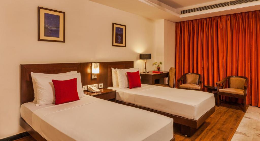 Postel nebo postele na pokoji v ubytování Red Fox by Lemon Tree Hotels, Alwar