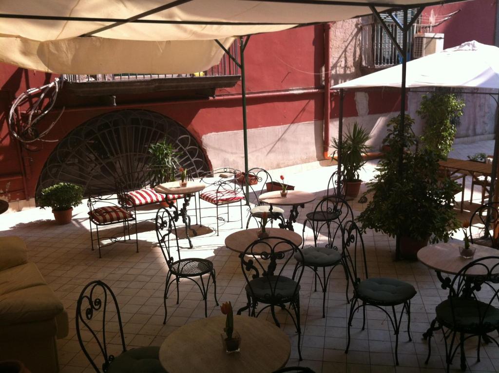 Reštaurácia alebo iné gastronomické zariadenie v ubytovaní B&B Sansevero Naples