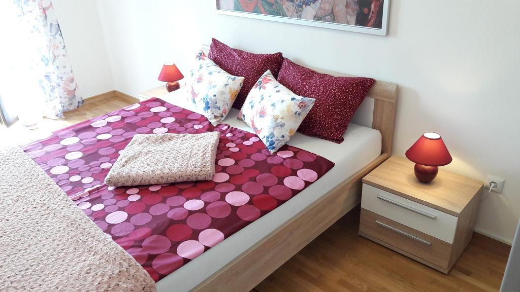Postel nebo postele na pokoji v ubytování Apartments Nina, Pinta & Santa Maria