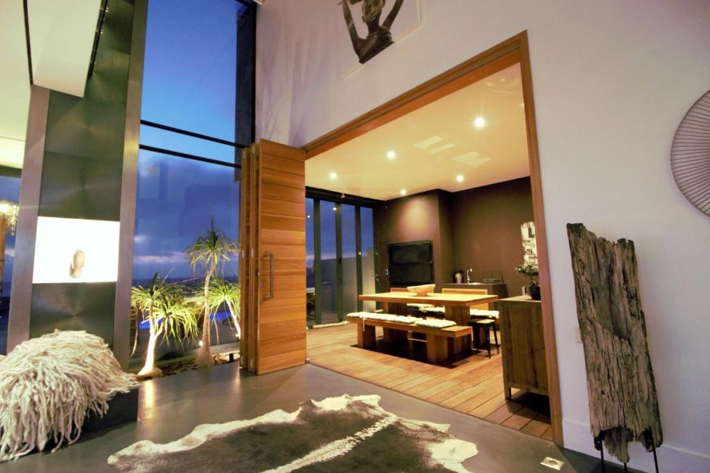 Dolphin Beach Villa - Housity