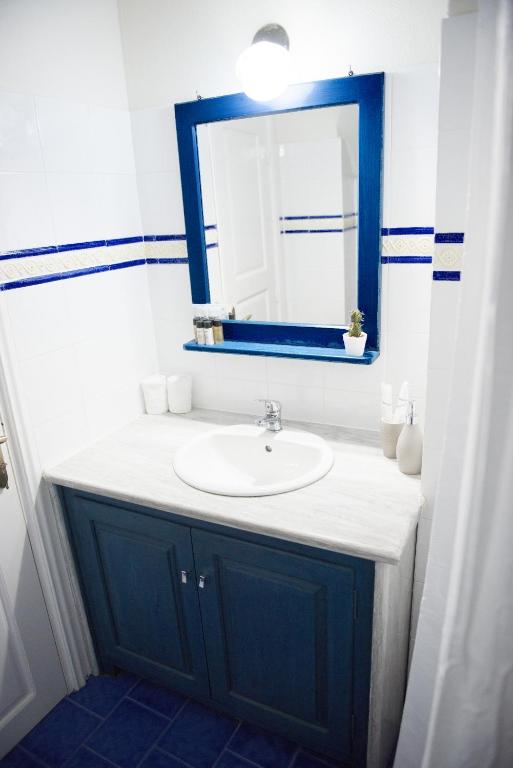 Un baño de Captain John Villas Oia - Caldera & Sunset View